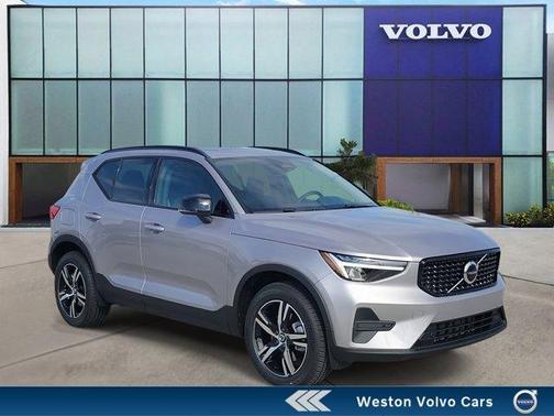 2026 Volvo XC40 B5 Core
