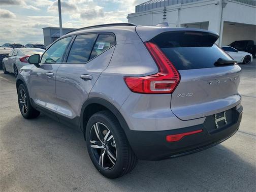 2026 Volvo XC40 B5 Core