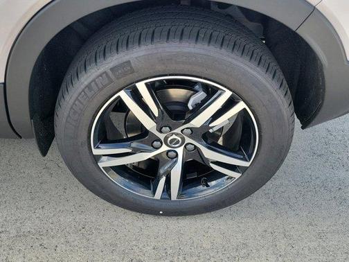 2026 Volvo XC40 B5 Core