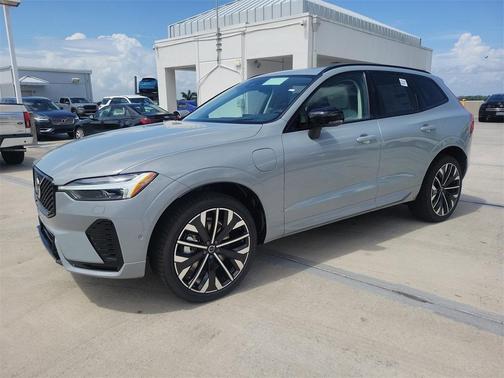 2026 Volvo XC60 T8 ULTRA