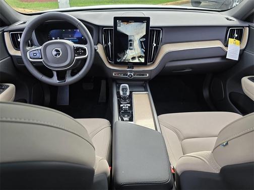 2026 Volvo XC60 B5 Plus