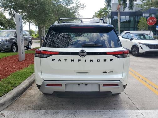 2022 Nissan Pathfinder SL