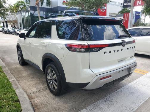 2022 Nissan Pathfinder SL