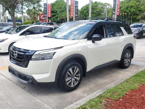 2022 Nissan Pathfinder SL