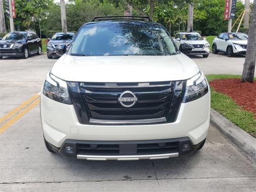 2022 Nissan Pathfinder SL