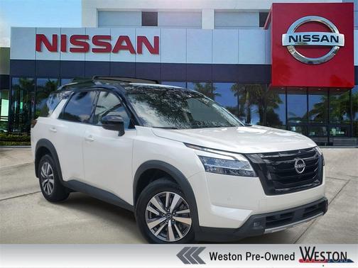 2022 Nissan Pathfinder SL