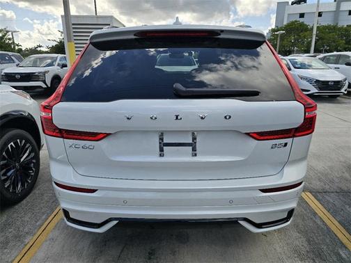 2025 Volvo XC60 B5 Core