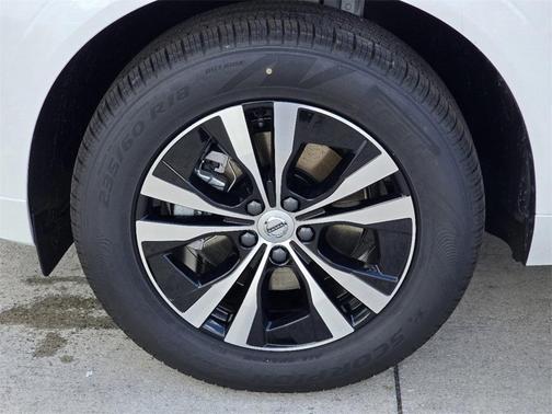 2025 Volvo XC60 B5 Core