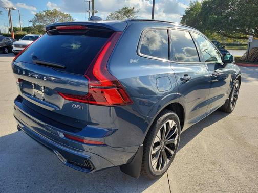 Denim Blue Metallic 2026 Volvo XC60 B5 Plus