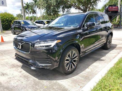 2022 Volvo XC90 T5 Momentum 7 Passenger