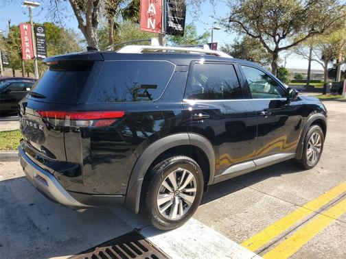 2025 Nissan Pathfinder SL