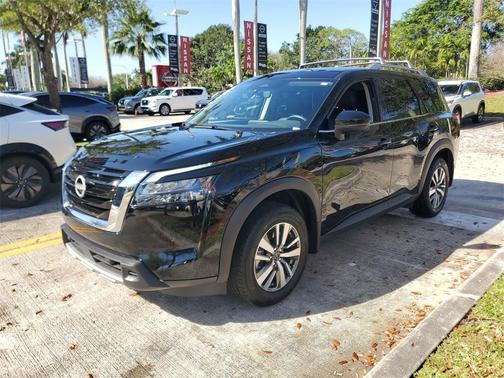 2025 Nissan Pathfinder SL