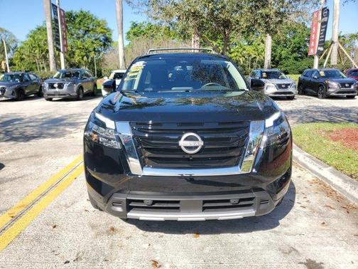 2025 Nissan Pathfinder SL