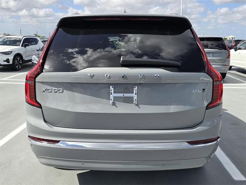 2025 Volvo XC90 B6 Ultra