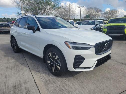 2026 Volvo XC60 B5 Plus