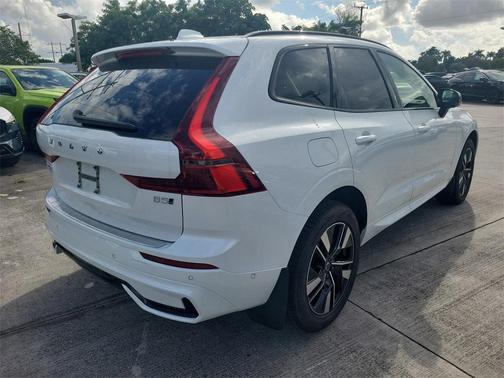 2026 Volvo XC60 B5 Plus