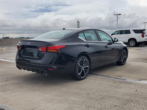 2025 Nissan Altima SR