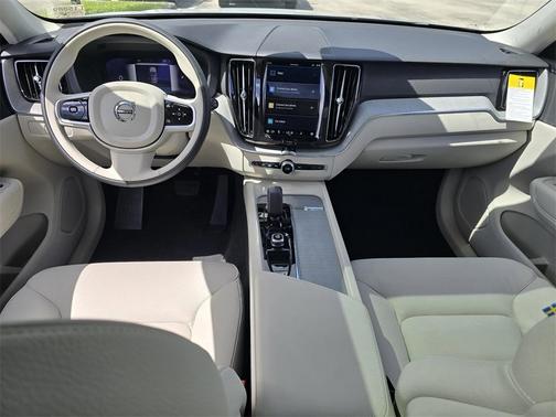 2025 Volvo XC60 Plug-In Hybrid T8 Plus