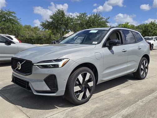 2025 Volvo XC60 Plug-In Hybrid T8 Plus