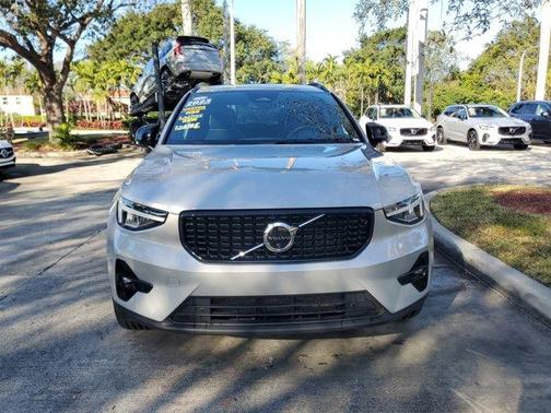 2025 Volvo XC40 B5 Plus Dark Theme