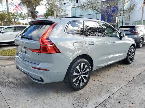 2025 Volvo XC60 B5 Plus