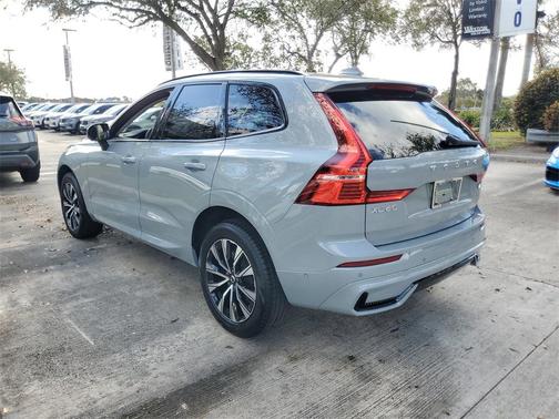 2025 Volvo XC60 B5 Plus