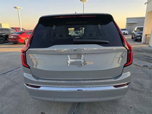 2025 Volvo XC90 B6 Plus 7-Seater