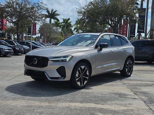 2026 Volvo XC60 B5 Plus