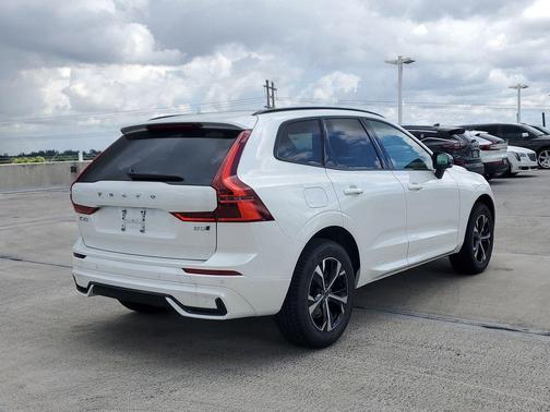 Crystal White 2026 Volvo XC60 B5 Core