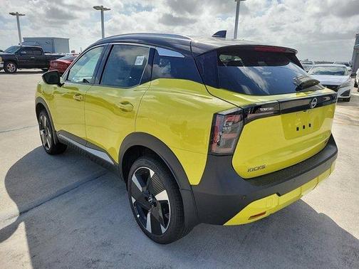 2025 Nissan Kicks SR