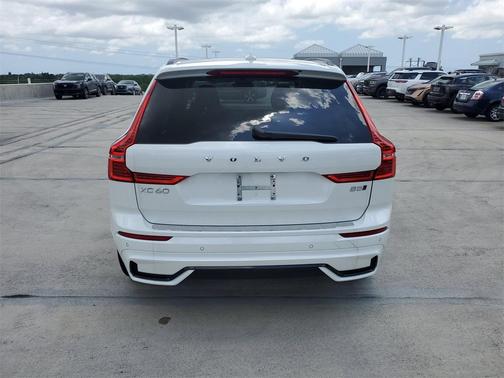 2025 Volvo XC60 B5 Plus
