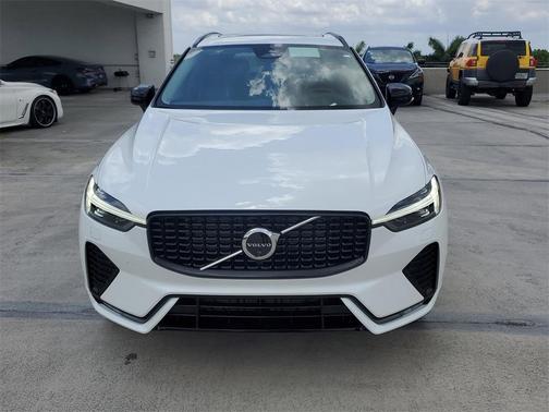 2025 Volvo XC60 B5 Plus
