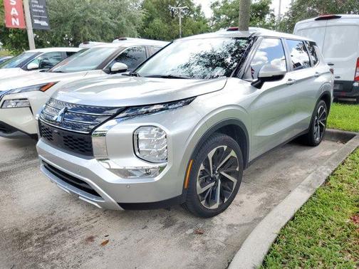 2022 Mitsubishi Outlander SE