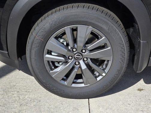 2025 Nissan Pathfinder S