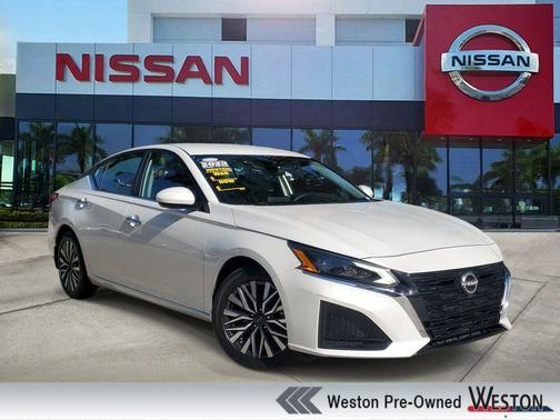 White 2023 Nissan Altima 2.5 SV