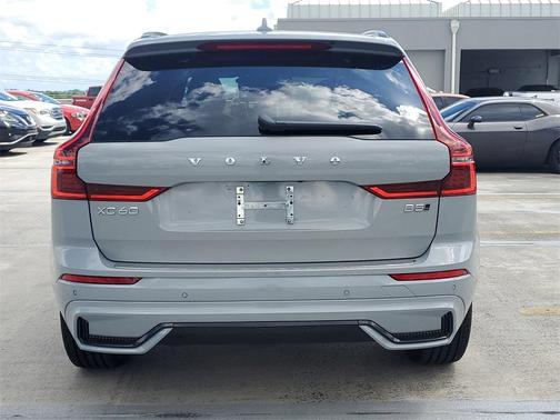 2026 Volvo XC60 B5 Plus