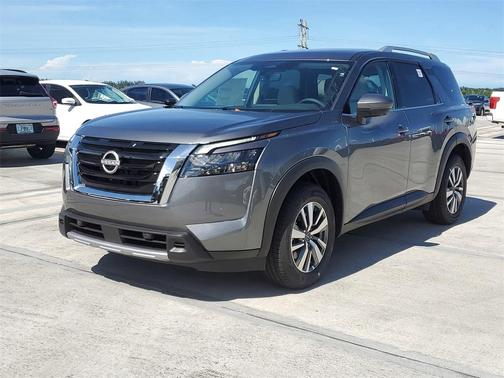 2025 Nissan Pathfinder SL