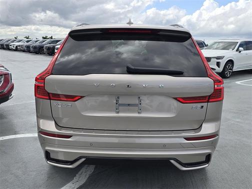 2025 Volvo XC60 B5 Plus