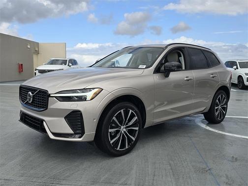 2025 Volvo XC60 B5 Plus