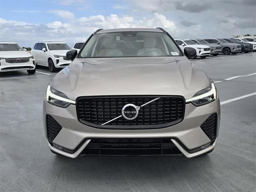2025 Volvo XC60 B5 Plus
