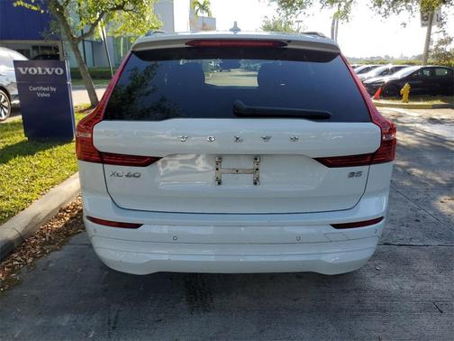 2022 Volvo XC60 B5 Momentum