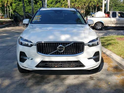 2022 Volvo XC60 B5 Momentum