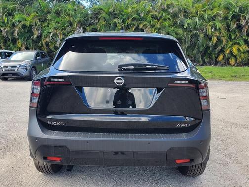 Super Black 2026 Nissan Kicks SV