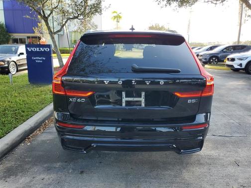 2023 Volvo XC60 B5 Plus Dark Theme