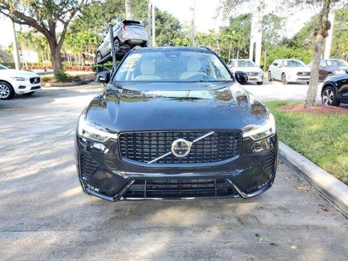 2023 Volvo XC60 B5 Plus Dark Theme