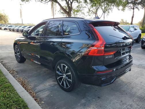 2023 Volvo XC60 B5 Plus Dark Theme