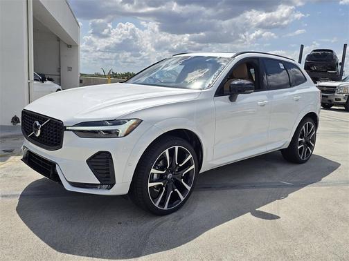 2025 Volvo XC60 B5 Ultra