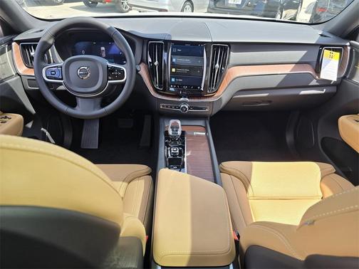 2025 Volvo XC60 B5 Ultra