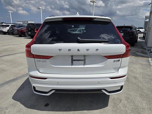2025 Volvo XC60 B5 Ultra