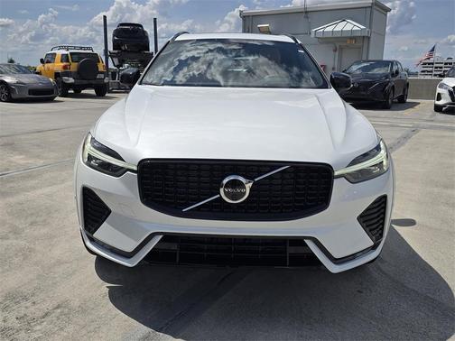 2025 Volvo XC60 B5 Ultra